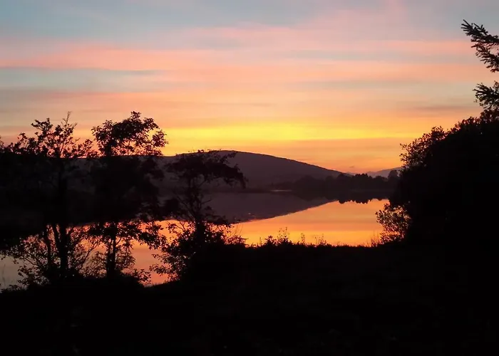 Сasa de vacaciones Lakeside House *